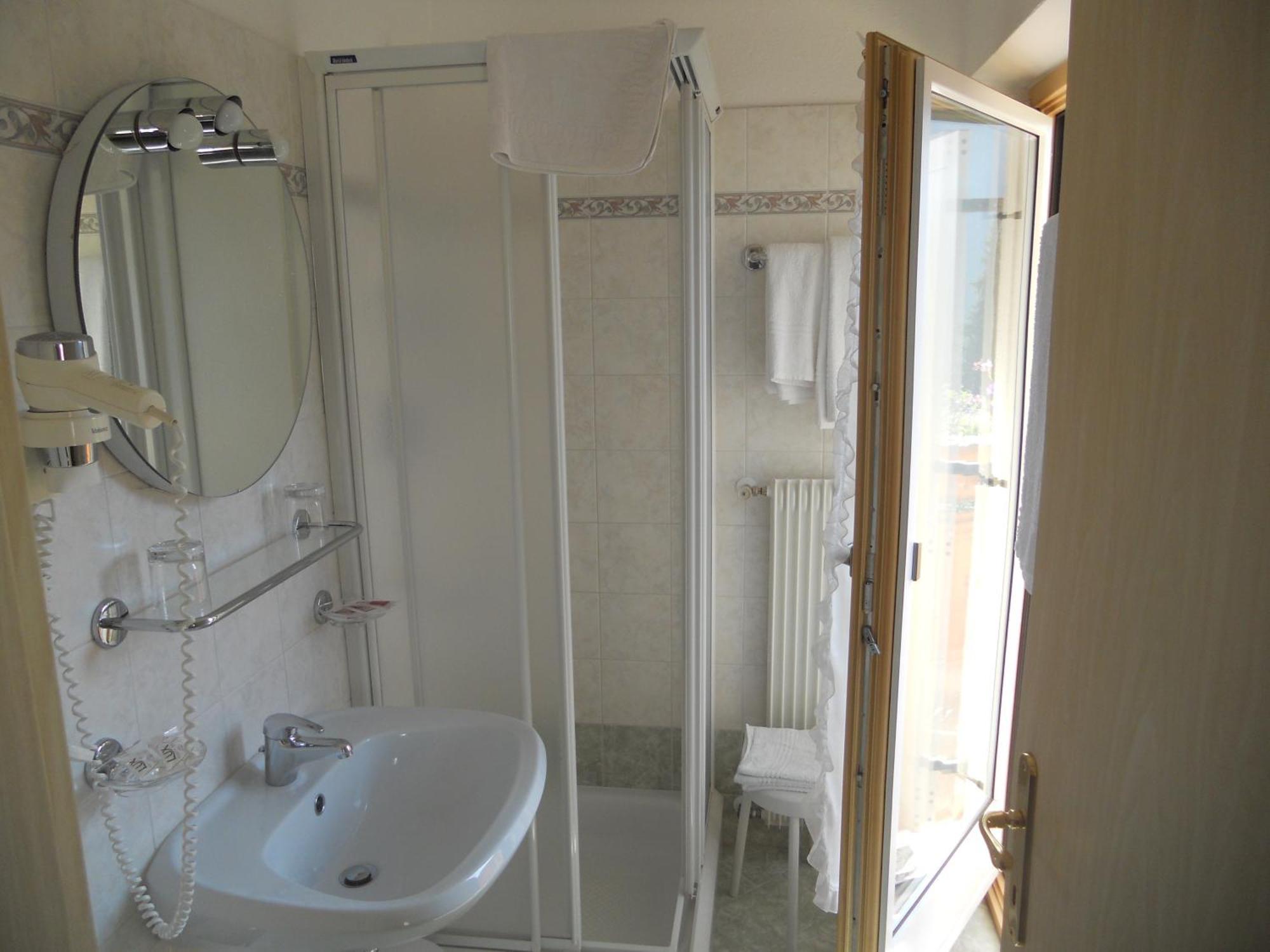 Hotel Garni Excelsior Livinallongo Del Col Di Lana Room photo
