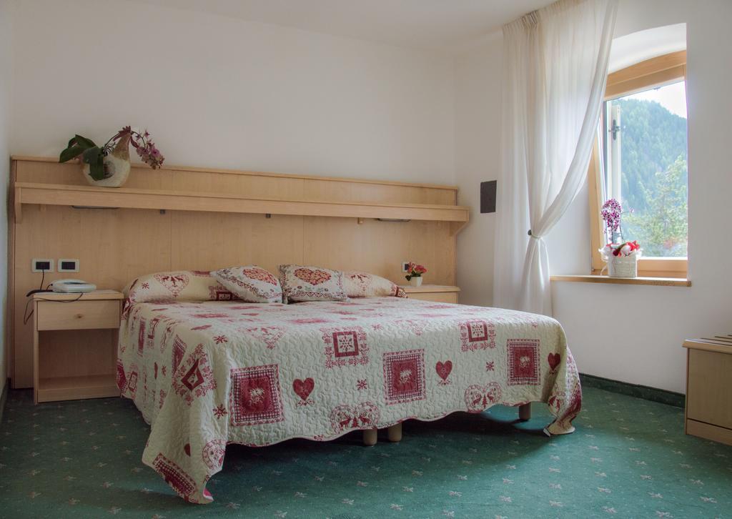 Hotel Garni Excelsior Livinallongo Del Col Di Lana Room photo